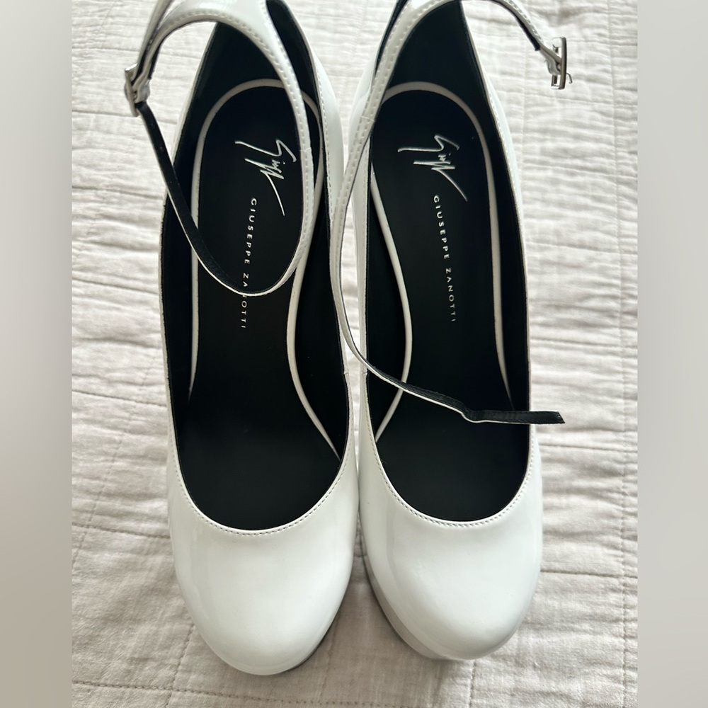 Giuseppe Zanotti White Heels Sleek Minimalist Design